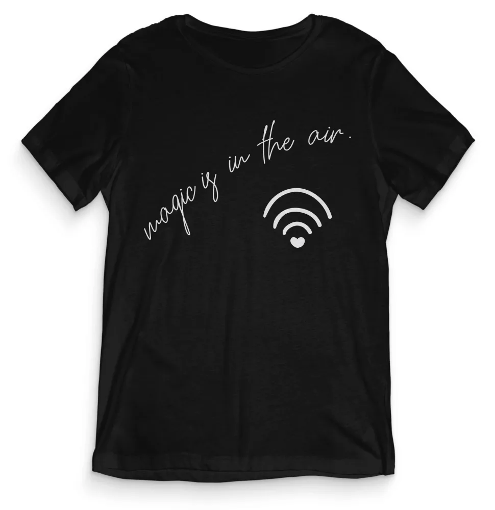 TeesBlitz tee147 – T-Shirt divertente – Magic is in the Air