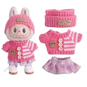 Cardigan a Righe, Berretto e Gonna Scozzese Rosa per Labubu (17 cm) Cardigan a Righe, Berretto e Gonna Scozzese Rosa per Labubu (17 cm)