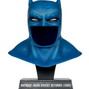 DC Direct Batman 1:3 Cowl Prop Replica Dark Knight Returns DC Direct Batman 1:3 Cowl Prop Replica Dark Knight Returns