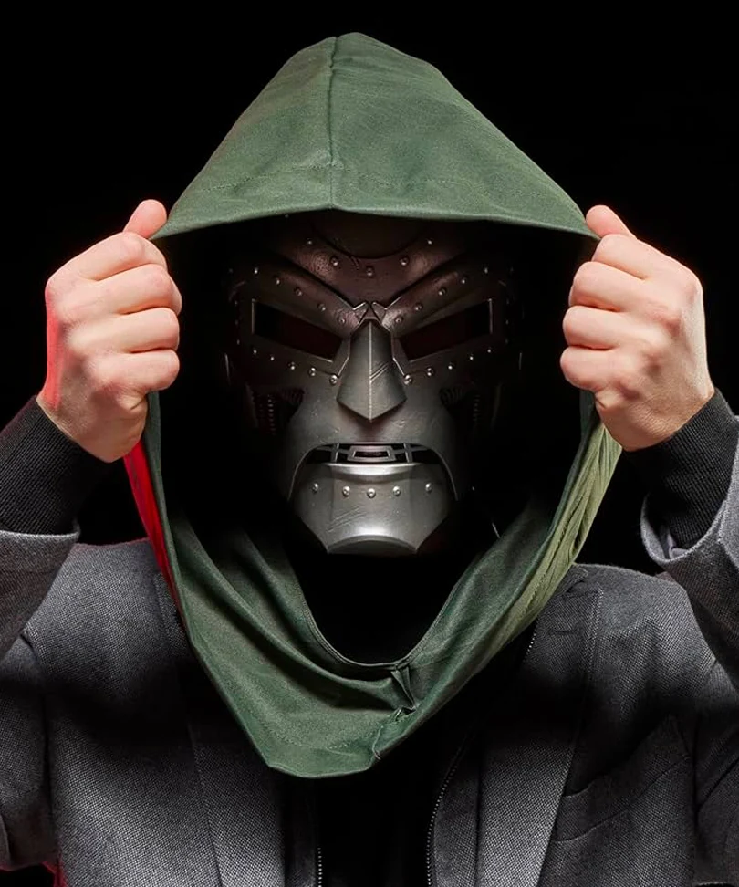 Marvel Legends - Helmet Doctor Doom - Fantastic Four - immagine 3