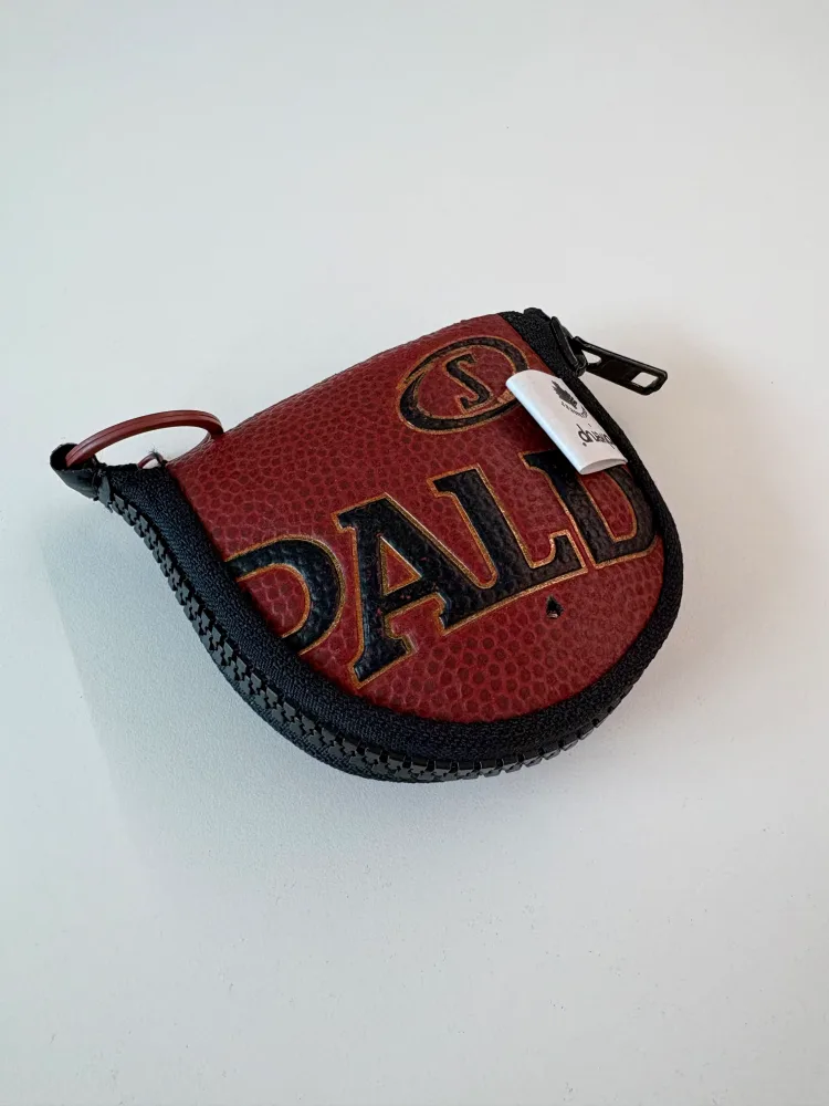 Portamonete Pallone Basket - Aquila Basket Earth Day 2025 - VolverUp - immagine 2