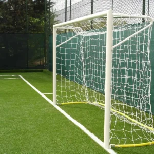 Porta da Calcetto Fissa con Bussole – Acciaio Tondo Ø80mm Verniciata Bianca – 3x2m