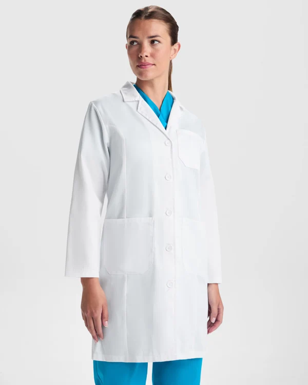Camice da Laboratorio Donna VACCINE WOMAN – Risvolto, Tasche a Filetto e Cuciture Frontali Camice da Laboratorio Donna VACCINE WOMAN – Risvolto, Tasche a Filetto e Cuciture Frontali