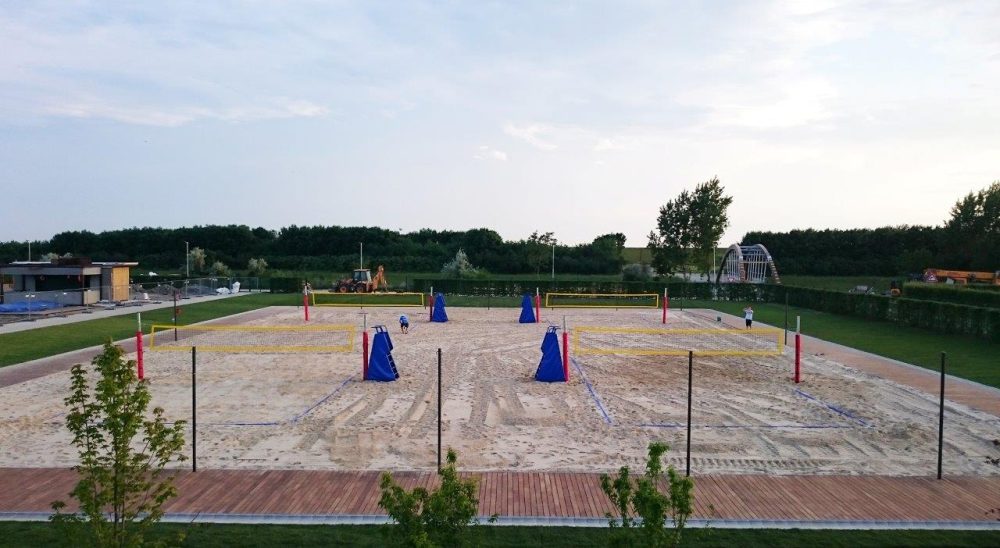 Impianto Beach Volley Professionale - Pali Ø102mm Tropicalizzati - Tendirete - Basamento Acciaio e Legno - immagine 2