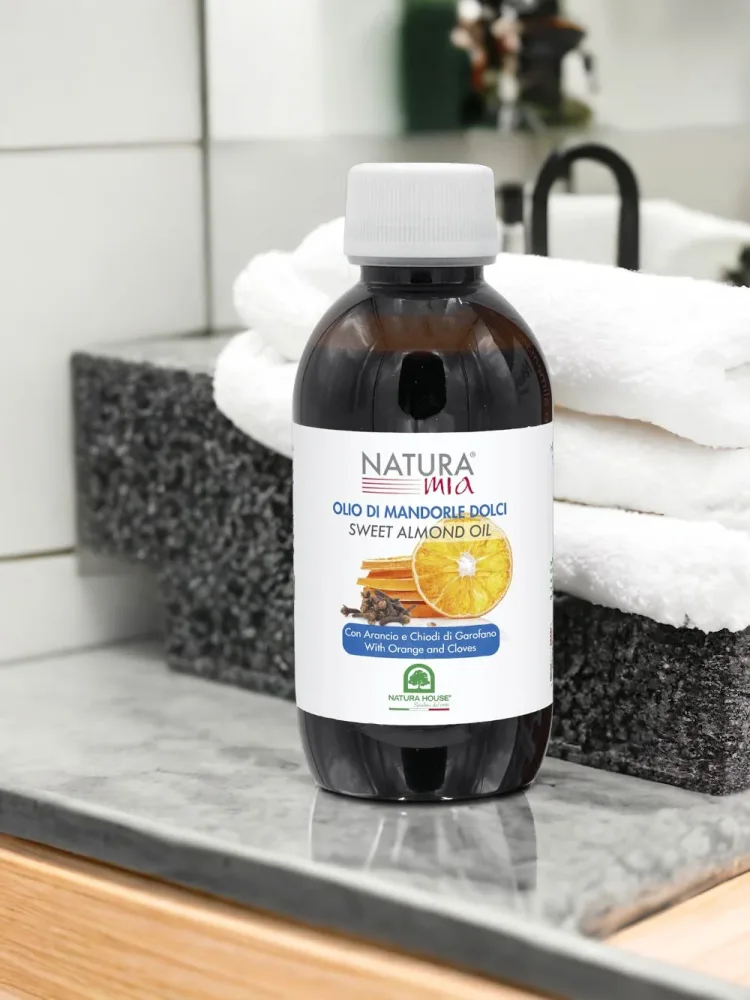 NATURA MIA OLIO DI MANDORLE DOLCI & Oli Essenziali di ARANCIO e CHIODI DI GAROFANO