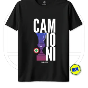 Maglia Celebrativa Bologna Coppa Italia 2025 Campioni – Vittoria Storica per i Rossoblù Maglia Celebrativa Bologna Coppa Italia 2025 Campioni – Vittoria Storica per i Rossoblù