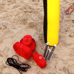 Kit Nastro Segnacampo Campo Beach Volley – Nastri 50mm con Occhielli, Elastici e Picchetti in Acciaio Kit Nastro Segnacampo Campo Beach Volley – Nastri 50mm con Occhielli, Elastici e Picchetti in Acciaio