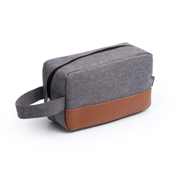 Borsa da Toilette in RPET con Dettagli in Pelle PU – Maniglia, Sostenibile e Personalizzabile Borsa da Toilette in RPET con Dettagli in Pelle PU – Maniglia, Sostenibile e Personalizzabile