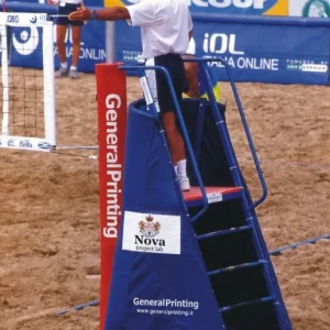 Seggiolone Arbitro Beach Volley Pieghevole – Acciaio Verniciato a Polveri – Piano Alluminio Antiscivolo – Protezione Imbottita